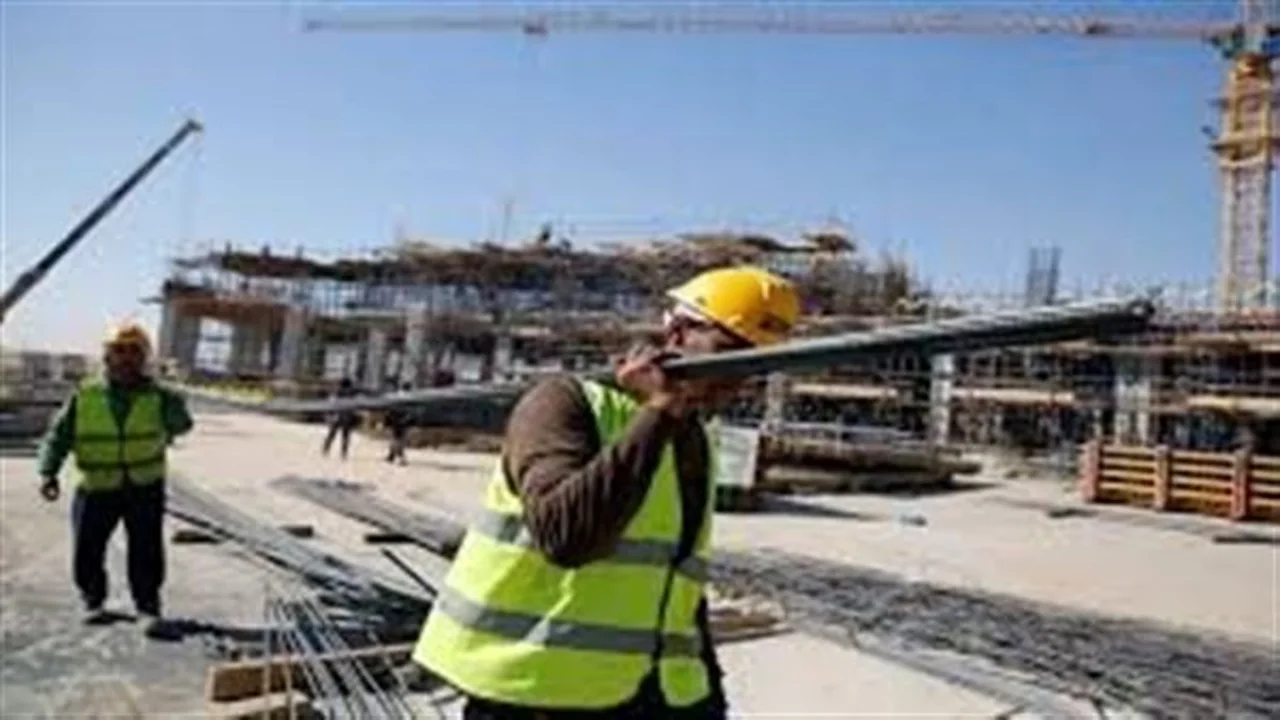 ضوابط شرعية.. دار الإفتاء تحدد شروط إفطار أصحاب المهن الشاقة خلال رمضان